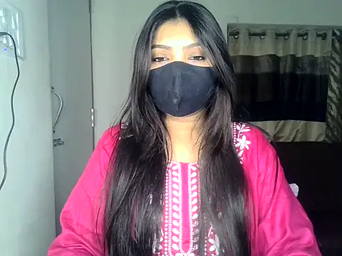 Snapshot of ishi_Beauty chatting on 02/18/26, 06:00 ishi Beauty online show from 02/18/26, 06:00