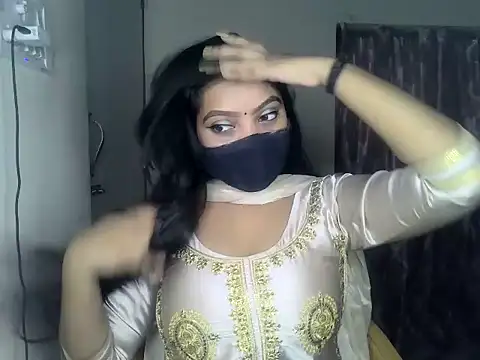 Snapshot of ishi_Beauty chatting on 10/01/25, 07:35 ishi Beauty online show from 10/01/25, 07:35
