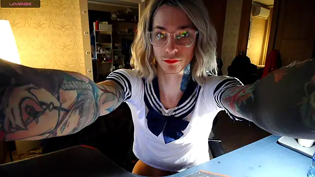 Julia dolls online show from 12/14/25, 10:21