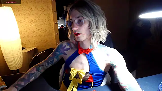 Julia dolls online show from 11/28/25, 07:14