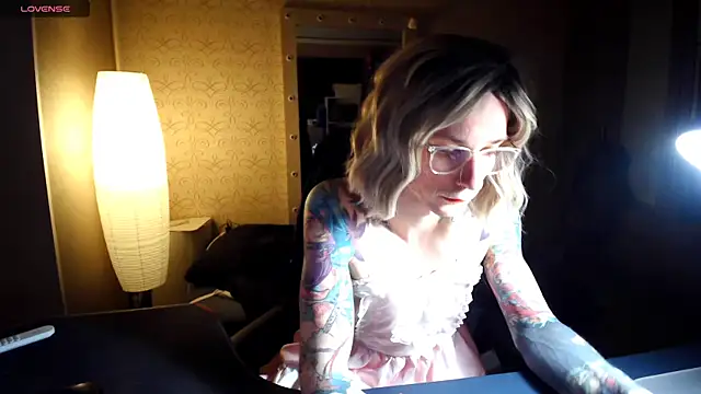 Julia dolls online show from 11/21/25, 06:18