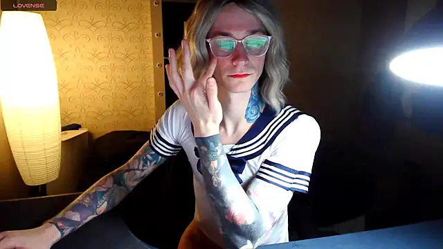 Julia dolls online show from 12/15/25, 05:52