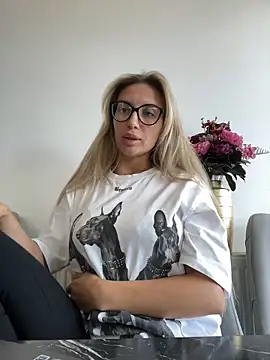 FelyJolie online show from 09/24/25, 10:00