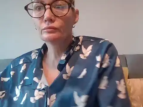 Englishhotwife4u online show from 12/22/24, 08:49