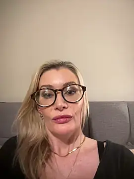 Englishhotwife4u online show from 12/13/24, 05:21