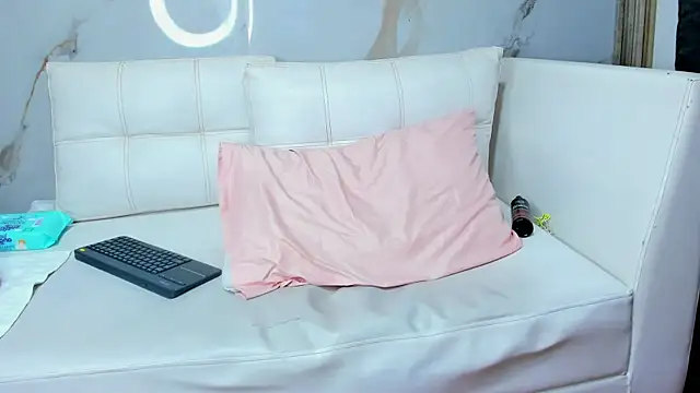 Milaspetite online show from 03/09/25, 01:25
