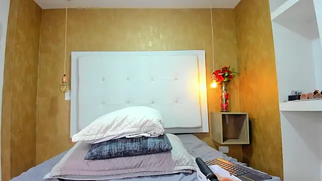 Milaspetite online show from 03/12/26, 08:13