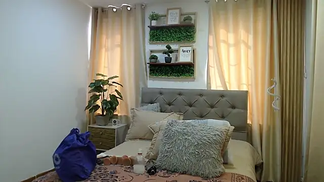 sasi luna online show from 06/13/26, 01:42
