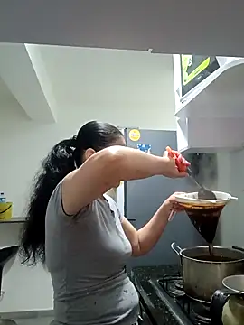 sasi luna online show from 12/19/25, 02:08