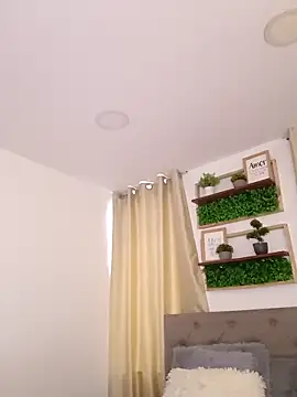 Snapshot of sasi_luna chatting on 12/16/25, 01:48 sasi luna online show from 12/16/25, 01:48