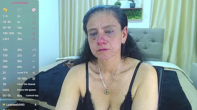 Snapshot of sasi_luna chatting on 11/23/25, 04:44 sasi luna online show from 11/23/25, 04:44