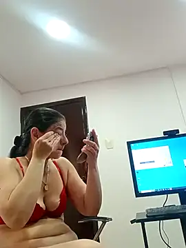 Snapshot of sasi_luna chatting on 09/24/25, 04:57 sasi luna online show from 09/24/25, 04:57