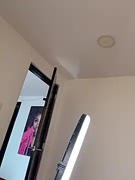 Snapshot of sasi_luna chatting on 12/15/25, 02:01 sasi luna online show from 12/15/25, 02:01