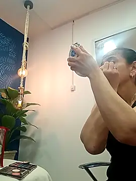 Snapshot of sasi_luna chatting on 09/18/25, 01:58 sasi luna online show from 09/18/25, 01:58