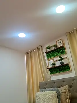 Snapshot of sasi_luna chatting on 11/25/25, 01:44 sasi luna online show from 11/25/25, 01:44