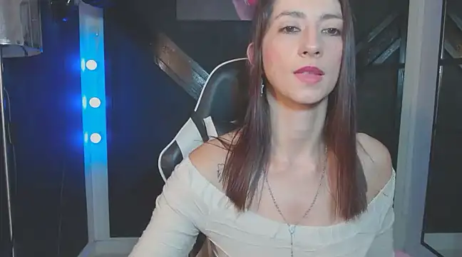 Snapshot of aitana_ag chatting on 03/18/25, 03:33 aitana ag online show from 03/18/25, 03:33