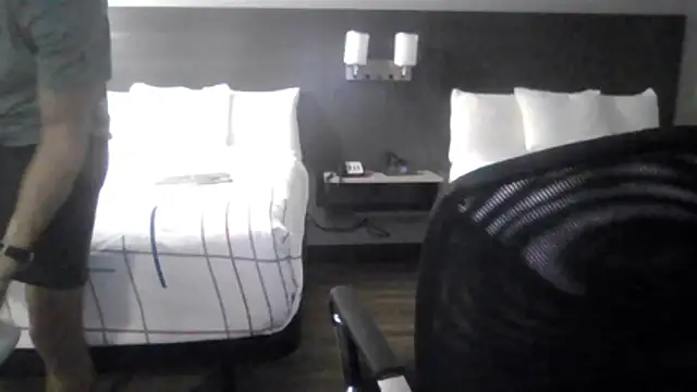 Snapshot of Strokeking4u chatting on 02/18/26, 08:22 Strokeking4u online show from 02/18/26, 08:22