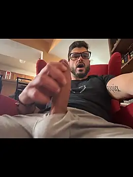 Snapshot of Strokeking4u chatting on 01/13/26, 06:12 Strokeking4u online show from 01/13/26, 06:12