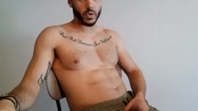 Snapshot of Strokeking4u chatting on 12/22/25, 02:50 Strokeking4u online show from 12/22/25, 02:50