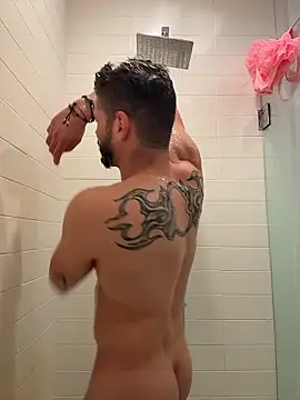 Snapshot of Strokeking4u chatting on 01/12/26, 04:08 Strokeking4u online show from 01/12/26, 04:08