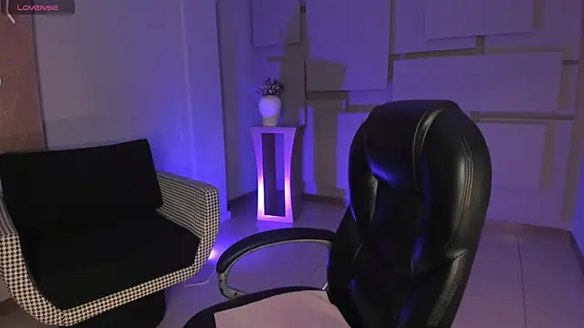 MiaFarrell  online show from 11/20/25, 06:19