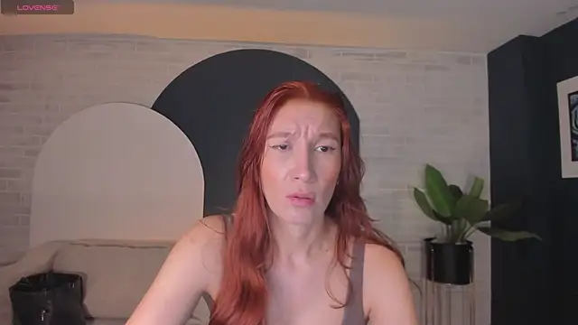 Snapshot of MiaFarrell_ chatting on 05/24/26, 11:54 MiaFarrell online show from 05/24/26, 11:54