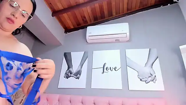 africa holmes online show from 04/15/26, 02:28