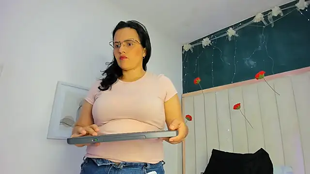 africa holmes online show from 02/18/26, 02:20