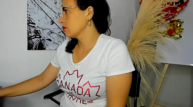 Snapshot of africa_holmes chatting on 02/22/25, 01:33 africa holmes online show from 02/22/25, 01:33