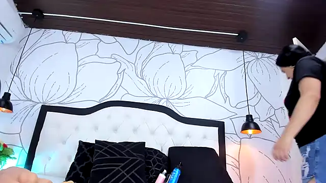 africa holmes online show from 04/11/26, 02:30