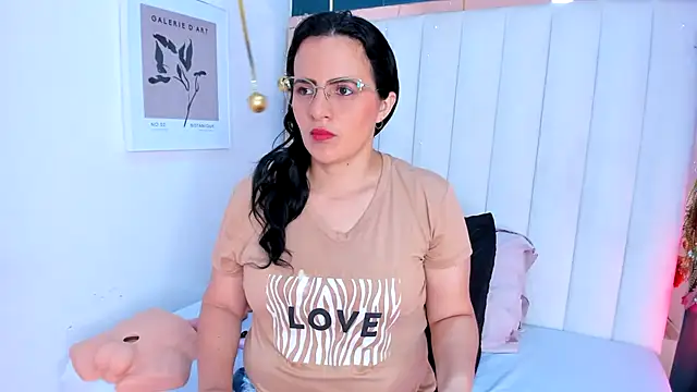 africa holmes online show from 02/04/26, 02:17