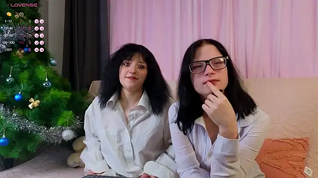 Snapshot of webstars_ chatting on 12/25/24, 11:43 webstars online show from 12/25/24, 11:43