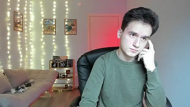 Snapshot of Scooby_k chatting on 12/17/24, 05:18 Scooby k online show from 12/17/24, 05:18