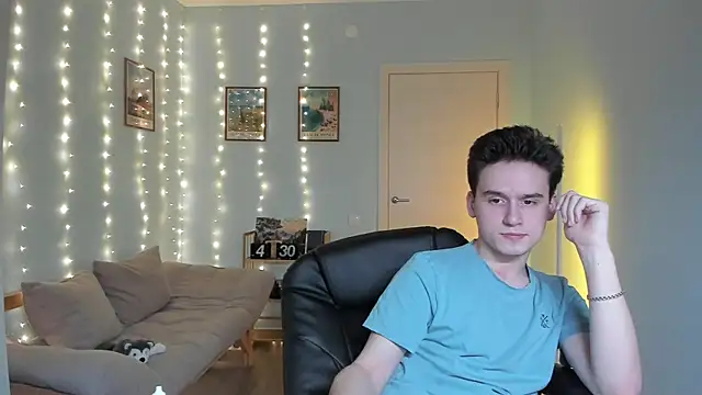 Snapshot of Scooby_k chatting on 12/29/24, 02:31 Scooby k online show from 12/29/24, 02:31