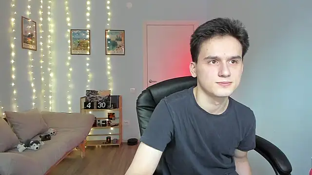 Snapshot of Scooby_k chatting on 12/17/24, 11:28 Scooby k online show from 12/17/24, 11:28