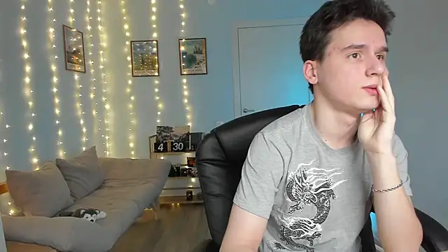 Snapshot of Scooby_k chatting on 12/28/24, 08:58 Scooby k online show from 12/28/24, 08:58