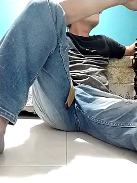 Bombi22 online show from 03/22/25, 01:54