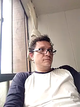 Bombi22 online show from 10/05/25, 10:11