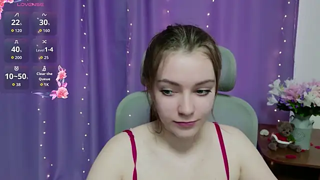 Lana  Cute  online show from 04/13/26, 02:32