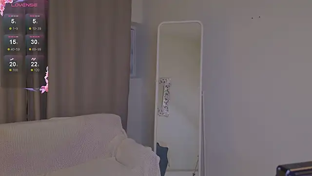 Lana  Cute  online show from 03/17/25, 06:00