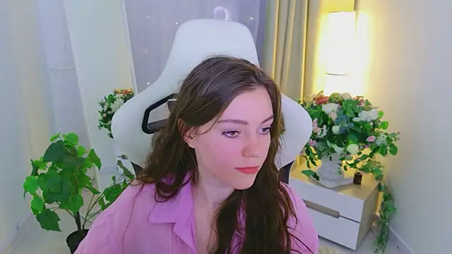 Snapshot of Lana__Cute_ chatting on 06/17/26, 02:38 Lana Cute online show from 06/17/26, 02:38