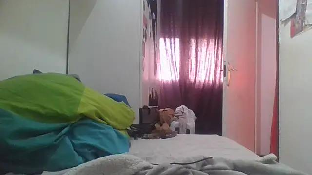 Snapshot of lunaxxxtreme chatting on 02/10/25, 01:01 lunaxxxtreme online show from 02/10/25, 01:01