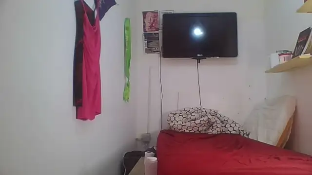 Snapshot of lunaxxxtreme chatting on 10/16/25, 12:35 lunaxxxtreme online show from 10/16/25, 12:35