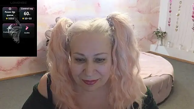 Penelope Pinky online show from 04/01/26, 01:41