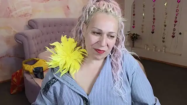 Snapshot of Penelope_Pinky chatting on 09/18/25, 12:08 Penelope Pinky online show from 09/18/25, 12:08