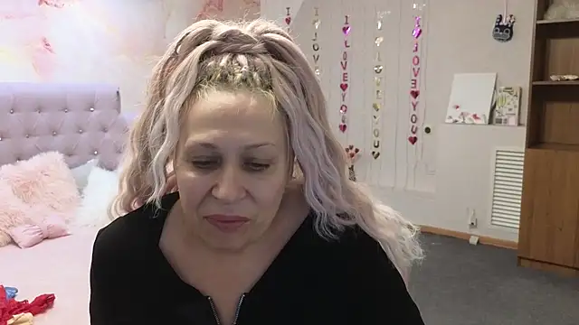Snapshot of Penelope_Pinky chatting on 03/18/25, 07:33 Penelope Pinky online show from 03/18/25, 07:33
