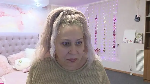 Snapshot of Penelope_Pinky chatting on 03/17/25, 04:19 Penelope Pinky online show from 03/17/25, 04:19