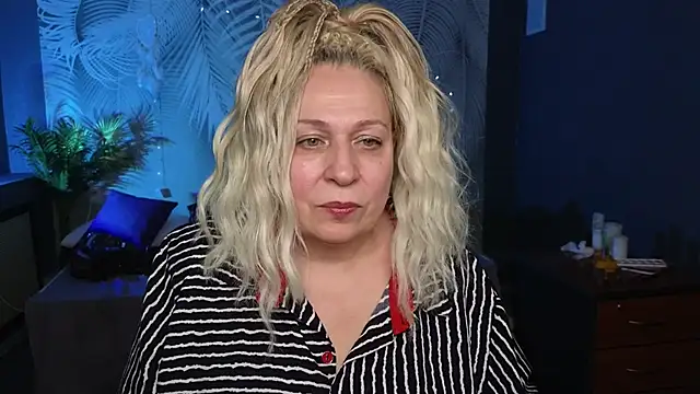 Snapshot of Penelope_Pinky chatting on 02/15/25, 05:39 Penelope Pinky online show from 02/15/25, 05:39