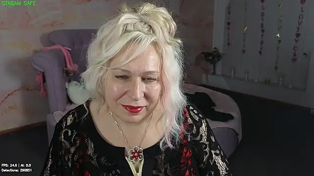 Snapshot of Penelope_Pinky chatting on 06/17/26, 12:04 Penelope Pinky online show from 06/17/26, 12:04