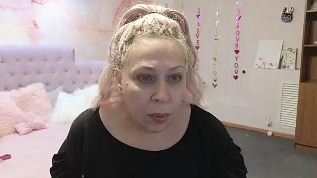 Snapshot of Penelope_Pinky chatting on 03/18/25, 04:29 Penelope Pinky online show from 03/18/25, 04:29